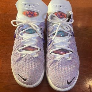 LEBRON 18 'GRAFFITI - Men’s size 10